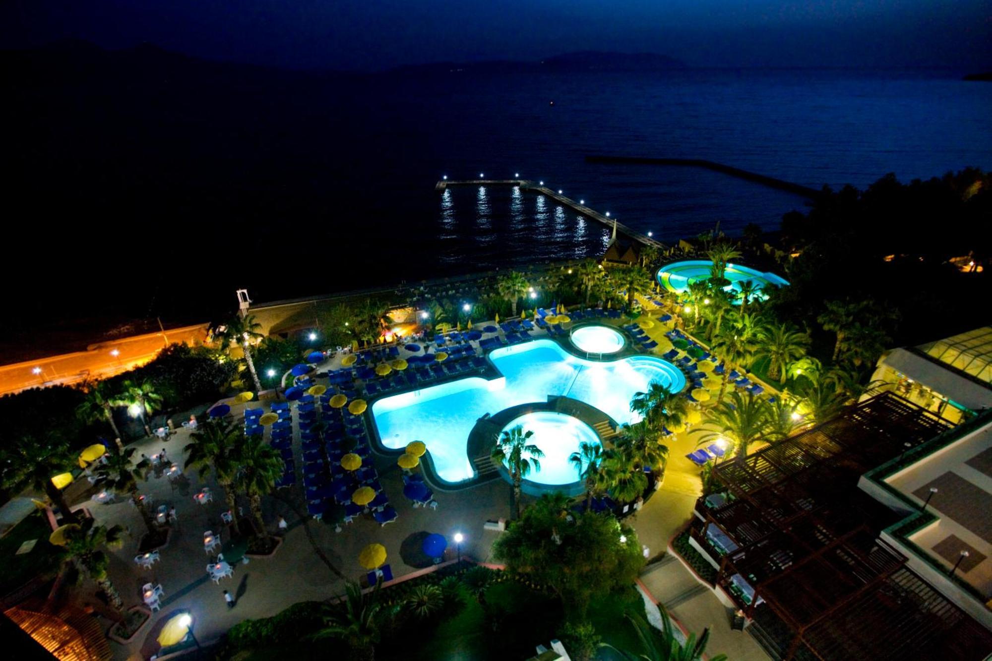 Fantasia Deluxe Hotel Kusadası Eksteriør bilde